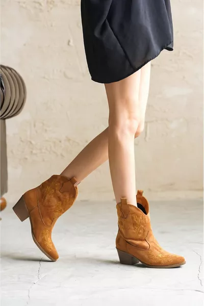 حذاء سيدني كاوبوي مطرز نسائي - جلد الغزال البني