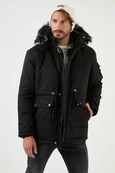 Мужская куртка с капюшоном и отстегивающимся меховым воротником 