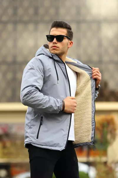 Мужской водонепроницаемый плащ с капюшоном и карманами, с внутренней меховой подкладкой