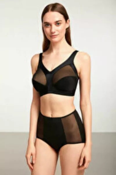 صدرية سوداء مشدّة بيانكا الموسم الجديد