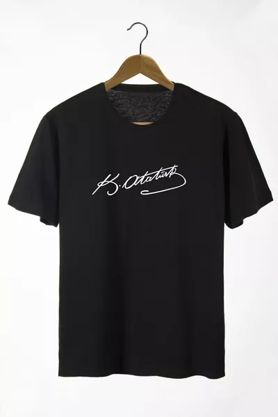 Azurco Oversize T-Shirt in Deep Black mit Atatürk-Unterschrift vorne