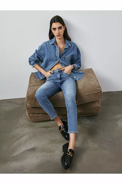 Dores Slim Mom Jeans