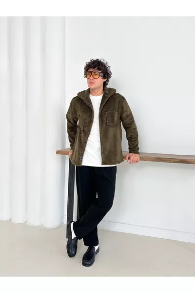 سترة من الفلانيل المخملي باللون الزيتوني للجنسين