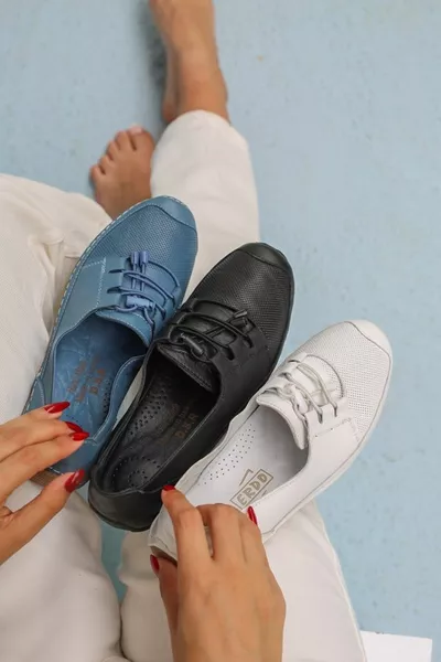 Zalina Natuurlijk Leer Materiaal Rubberen Binnenzool met Orthopedische Pads Blauwe Dames Comfortschoenen