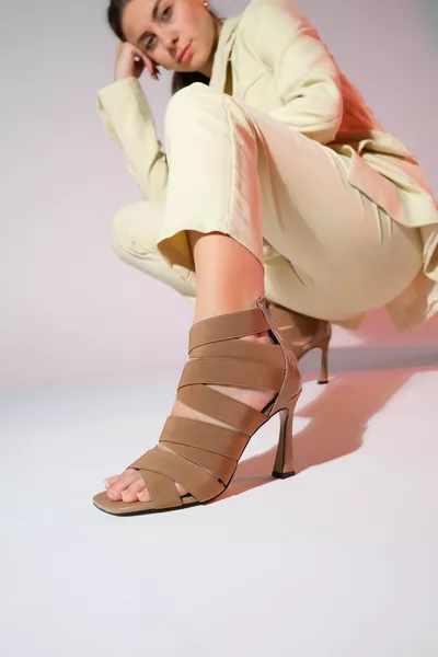 VEJLE Тъмно бежов еластичен заден цип с отворен преден дамски тънък ток