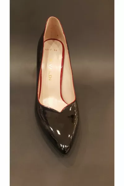 الكعب الأسود للسيدات