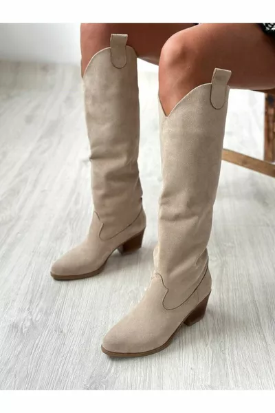 Бежови велурени дамски ботуши с дължина до коляното