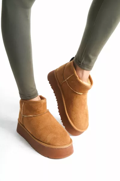 أحذية نسائية بنية سميكة وحيد صغير ترصيع الفراء أحذية من جلد الغزال