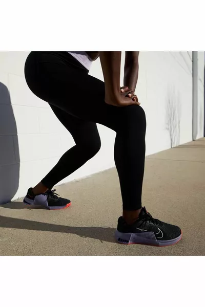 Metcon 9 AMP Black&Barely Grape Scarpe da allenamento da donna  