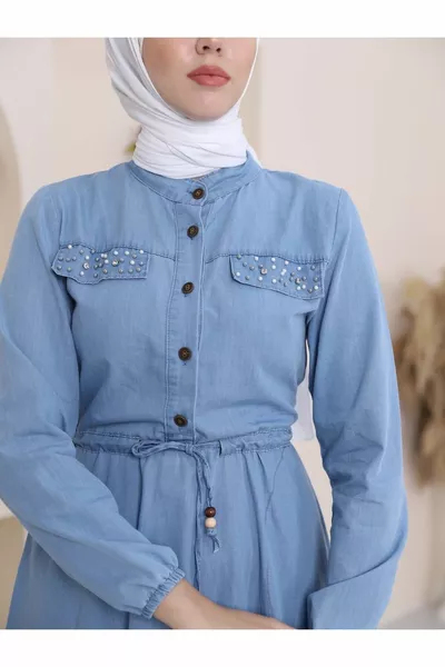 Lange denim jurk met parelmoer gedetailleerde tunnel met veters