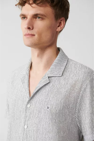 قميص أبيض كوبي سهل الكي للرجال 