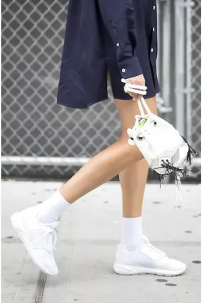 3 قطع من الجوارب البيضاء المضلعة بحجم التنس