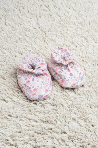 Baby Booties - Kleine Blumen / Rosa