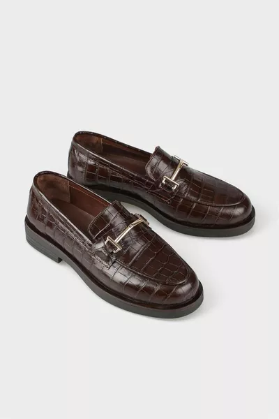 القهوة الجلود المرأة أحذية عارضة