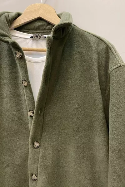 الكاكي قميص الصوف السميك