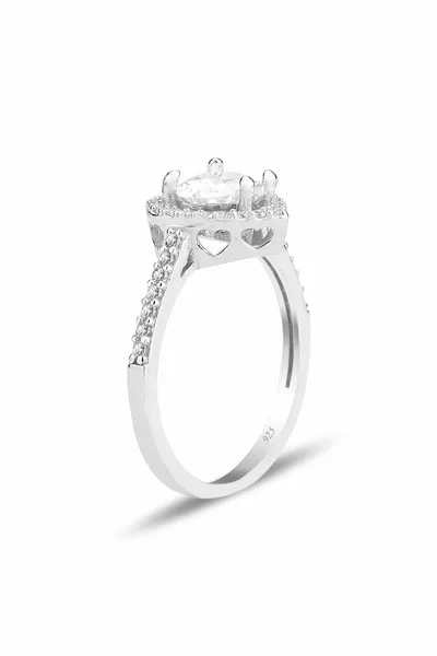 Серебряное родиевое цирконовое кольцо с бриллиантовым сердцем и бриллиантовым креплением 