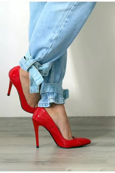 "خنجر" جلد أحمر لامع - حذاء نسائي عالي الخنجر