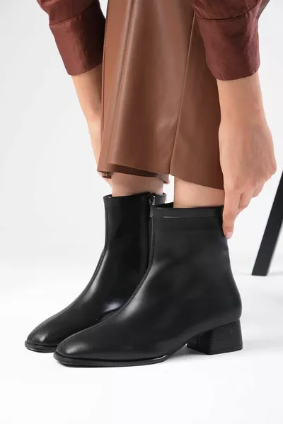 Tori noir couleur fourrure fine doublée latérale zip bout émoussé bottes à talons pour femmes