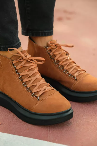 Hellbraune Herrenstiefel aus Wildleder in Schwarz 