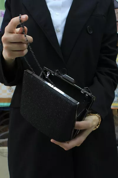 المرأة الأسود بريق مساء اللباس، مخلب مساء حقيبة