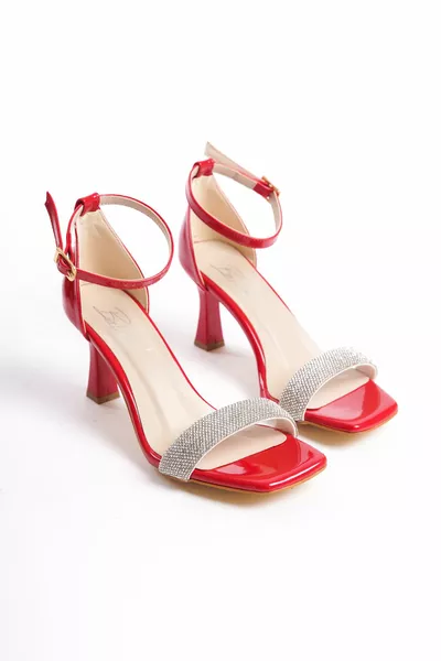  كعب أحمر لامع من الجلد