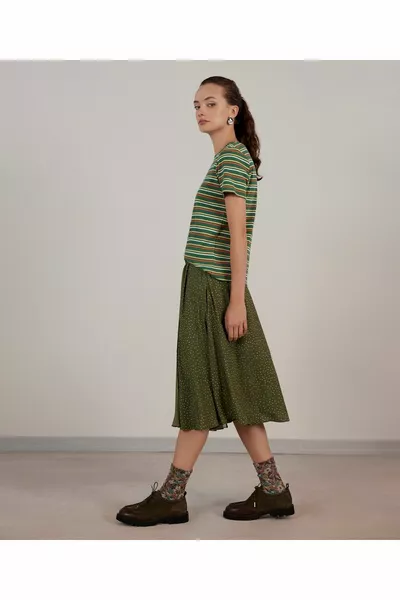 تنورة طويلة مفصلة بحزام