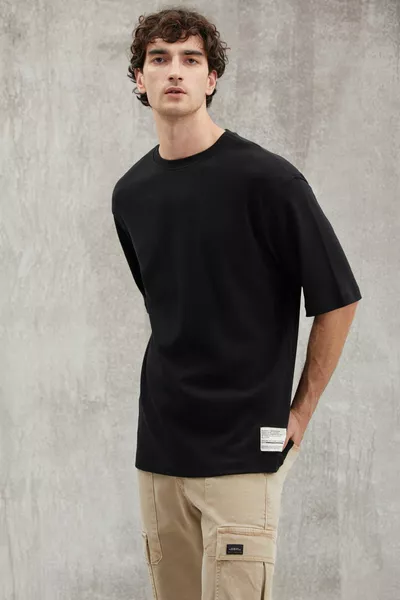 Joel Herren % Bio-Baumwolle dicker Stoff Individuell strukturiertes Label Detailliertes schwarzes Oversize-T-Shirt
