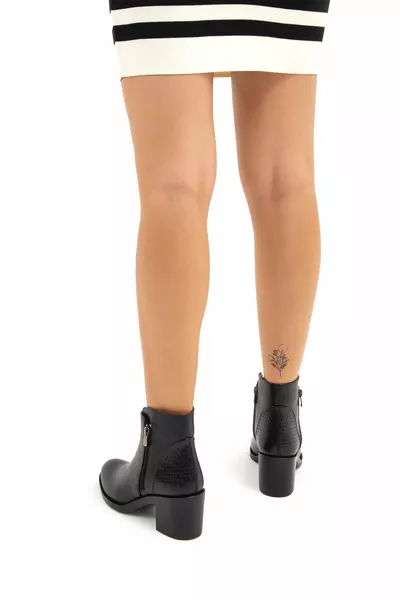 بوت كاجوال نباتي نسائي   مليار بوت /