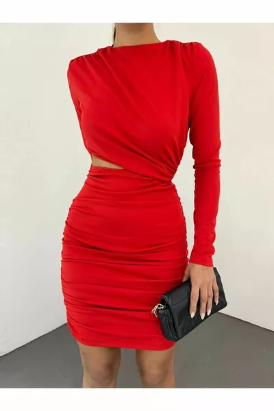 فستان درابيه بتفصيل جانبي من القماش الرملي