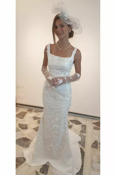 Maxi abito da sposa bianco di design e abito da sposa