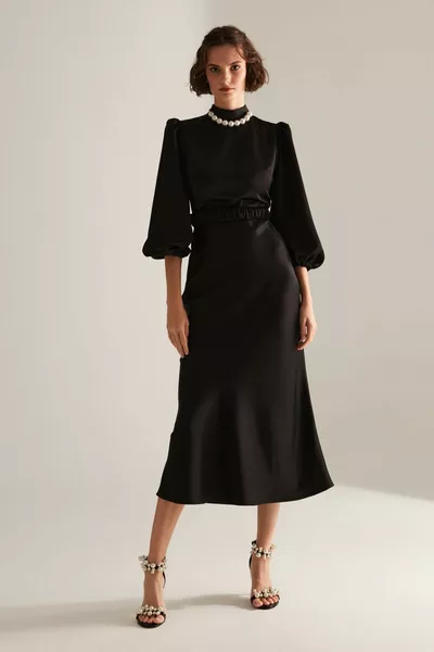 Berthe Judge Collar Robe longue noire de fiançailles
