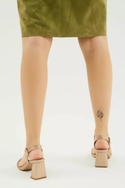 صنادل جلد طبيعي بكعب نسائي  مليار Sndlt 