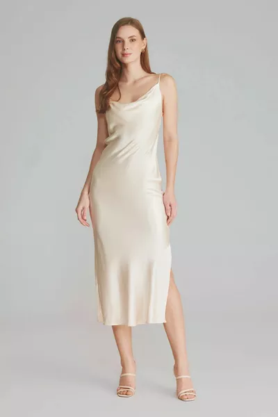 Degaje طوق الساتان مساء اللباس - Ecru