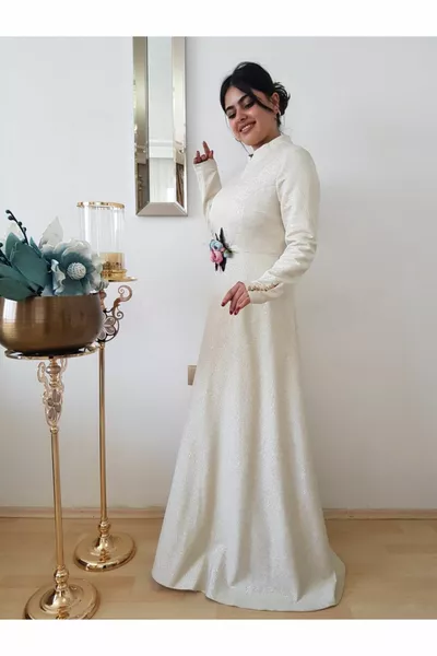 Женское кремовое вечернее платье с дизайном хиджаба