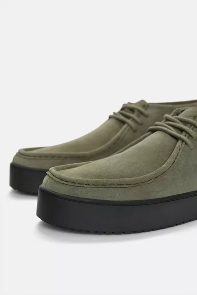 Flache Stiefeletten aus Leder