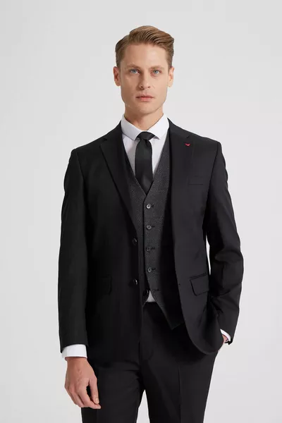Completo Abito Slim Fit Nero con Collo Monopetto, Spacco Singolo e Fodera