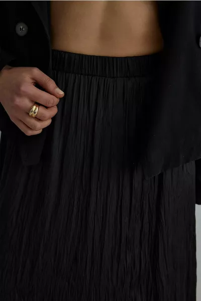 تنورة ماكسي مطوية مطوية سوداء