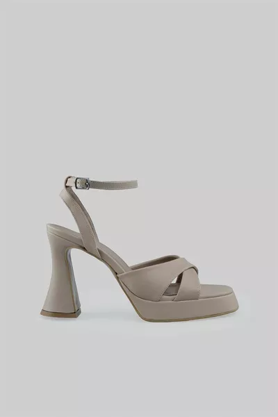 منصة سميكة كعوب الجلد مع الأشرطة المتقاطعة