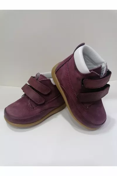 CHAUSSURES ORTHOPÉDIQUES DE PREMIER PAS EN CUIR VÉRITABLE VIOLET.