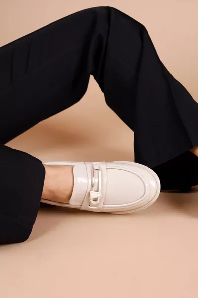 بورتوس براءات الاختراع والجلود البيج المرأة أحذية المتسكع