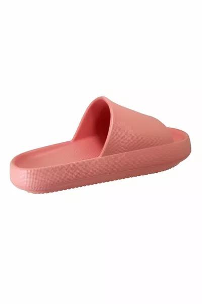 المرأة شاطئ بركة البحر عارضة النعال