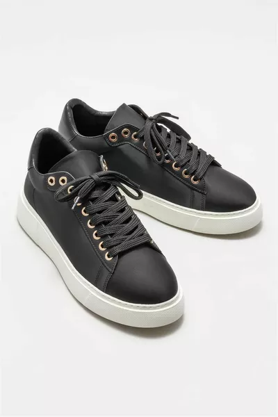 أحذية رياضية نسائية سوداء