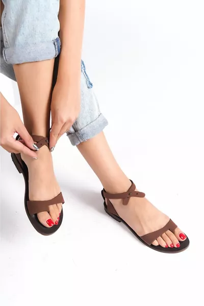 صنادل نسائية مصنوعة يدويا من جلد طبيعي نوبوك براون - 