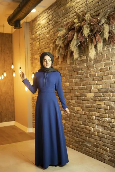 Geribbelde Mid Stone Gedetailleerde Indigo Hijab avondjurk