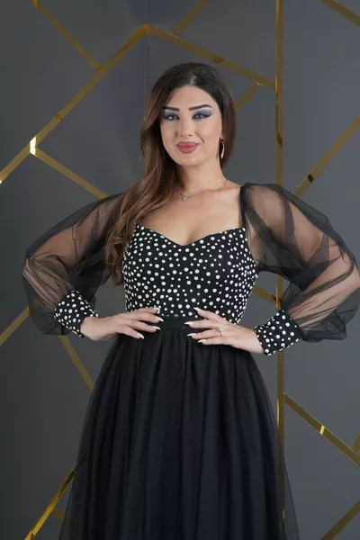 فساتين سهرة طويلة مع ممسحة في الأعلى وتول في الأعلى