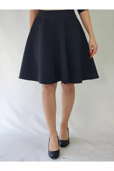 تنورة جرس سوداء