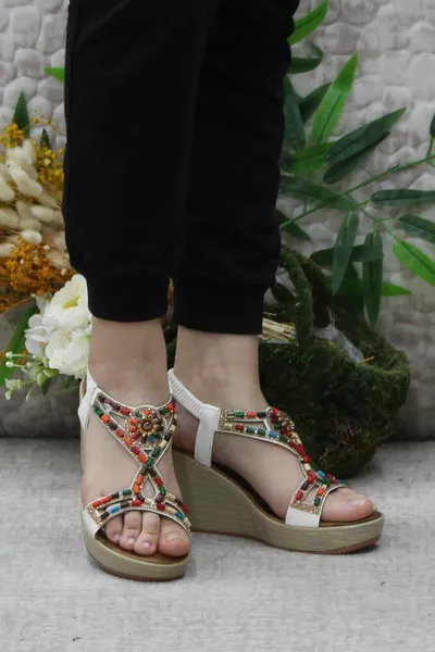 Guja -2 Comfortabele stijlvolle kralensteen gewatteerde zool damessandalen