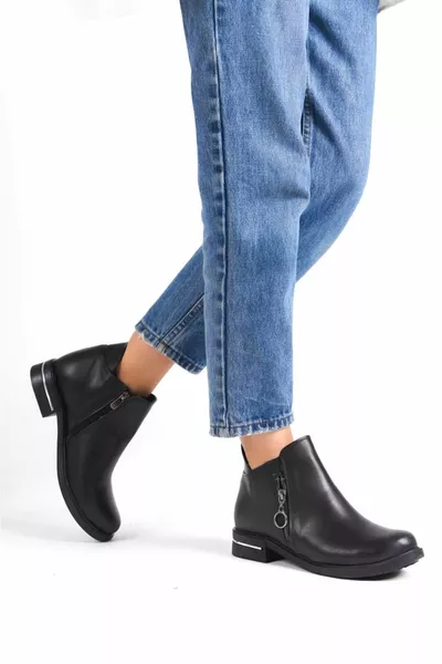 Zwart lederen halve winterlaarzen met ritssluiting en platte zool voor dames 