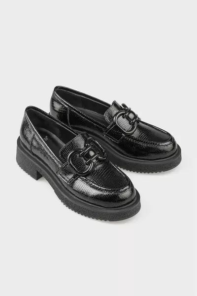 جلد أسود نسائي لوفر