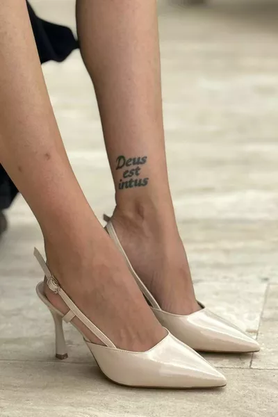 Clara Beige Cuir verni Talons Mi-hauts (8 cm) Talons classiques